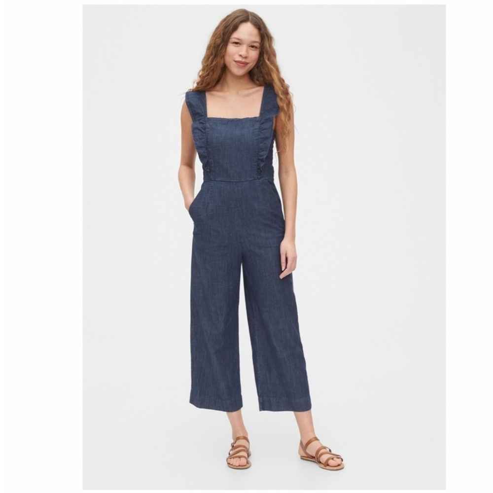 Gap Women’s Ruffle wide leg jumpsuit. Never worn with tags